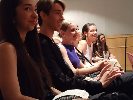 Els alumnes atents a les paraules