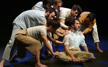 Allà, representació del grup d'alumnes de teatre físic