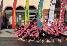 Alumnes del CPD a l'acte de cloenda del Dansa Ara 2020 ballant Kahi Mea