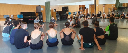 Els ballarins i ballarines d'IT Dansa també han tornat a les aules de l'Institut del Teatre