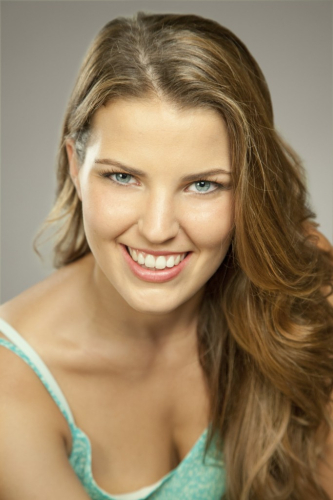 Júlia Lara