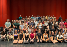 Foto conjunta de l'alumnat del CPD i els alevins de la JONC en la trobada a l'Atlàntida de Vic de dijous 26 de juny
