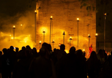 Instal·lació “S'accepten ofrenes, cants i pregàries” de l'ESAD al Llum Barcelona 2024