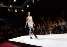 Imatge d'un taller anterior d'esdeveniment o desfilada de moda